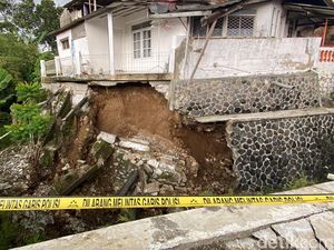 Kala Pemudik dari Belanda Kaget Rumahnya di Sukabumi Diterjang Longsor