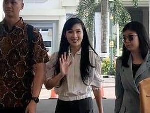 Muncul di Kantor Kejagung Sandra Dewi: Doain Ya
