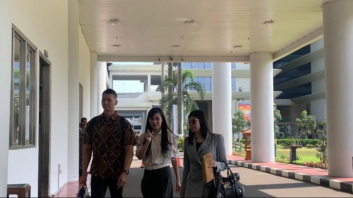 Sandra Dewi tiba di Kejagung (Mulia/detikcom)