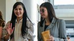 Kemunculan Perdana Sandra Dewi, Lambaikan Tangan Setelah Suami Ditahan