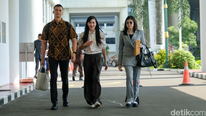 Sandra Dewi di Kejagung