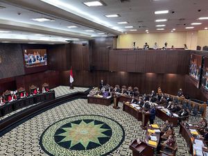 Kubu 01 Vs 02 soal Status Tersangka di Sidang MK