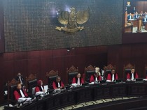 Hakim MK Singgung Suara Golkar Naik di Pemilu, Airlangga Tersenyum