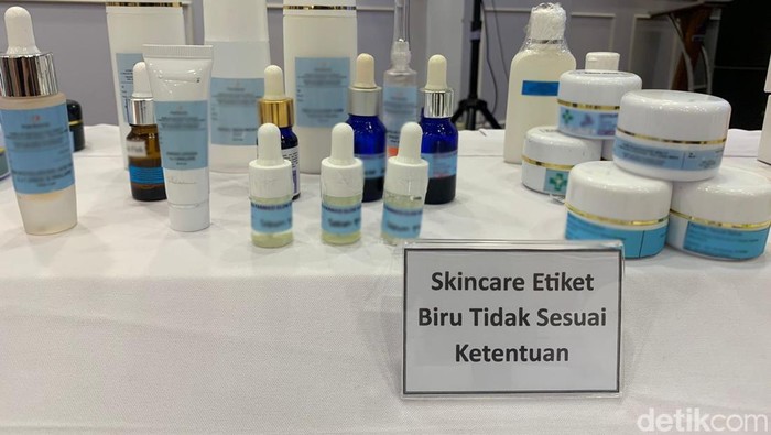 Skincare beretiket biru