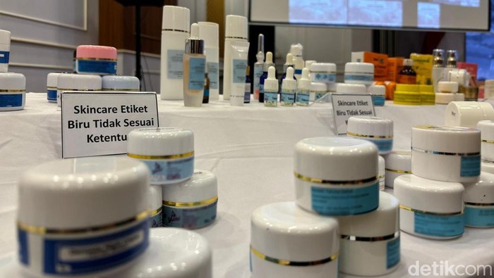 Skincare beretiket biru