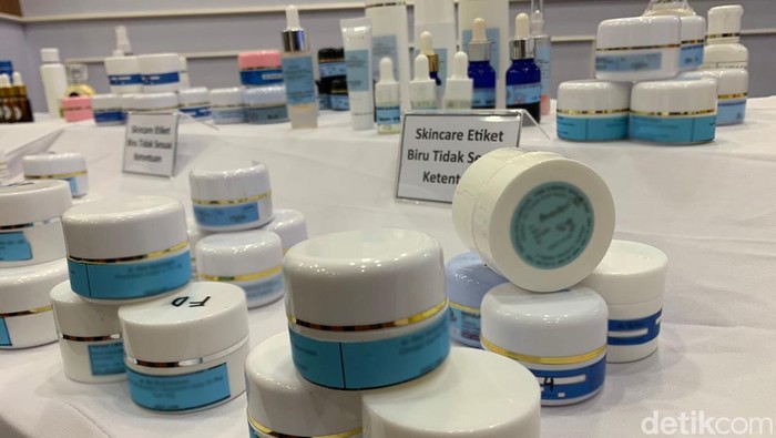 Skincare beretiket biru