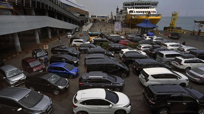 Suasana Pelabuhan Merak Mulai Dipadati Pemudik