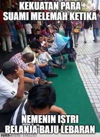 Alhamdulillah THR sudah cair, sekarang tinggal beliin anak-anak baju lebaran. Buat menghibur di kala suntuk mikirin alokasi, lihat dulu meme berikut.