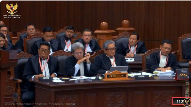 Tim hukum Ganjar Pranowo di MK (dok. YouTube MK)