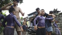 Maka dari itu, penduduk desa percaya bahwa tidak boleh menghalangi anak mereka jika ingin menjadi pengayah atau peserta.    