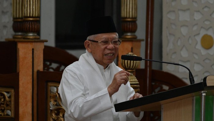 Wakil Presiden Maruf Amin ceramah di Masjid Agung Manado