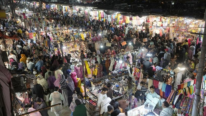 Families visit a market to shop for the upcoming Eid al-Fitr celebrations, in Karachi, Pakistan, Wednesday, April 3, 2024. Eid al-Fitr marks the end of the Islamic holy month of Ramadan. (AP Photo/Fareed Khan)
