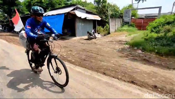 Warsito yang mudik pakai sepeda