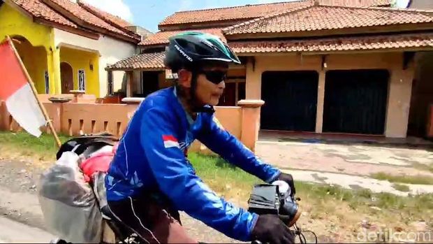 Warsito yang mudik pakai sepeda