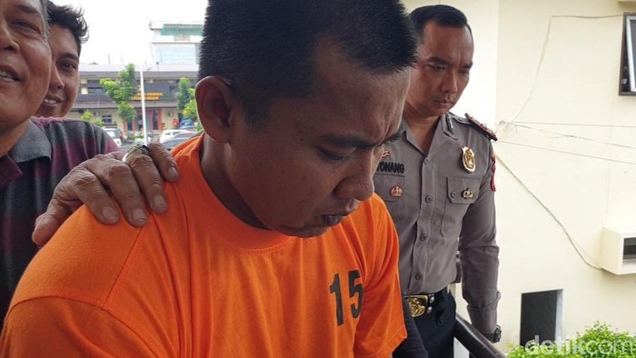Wem Pratama (33) pelaku pembunuh ibu kandungnya. (Goklas Wisely/detikSumut)