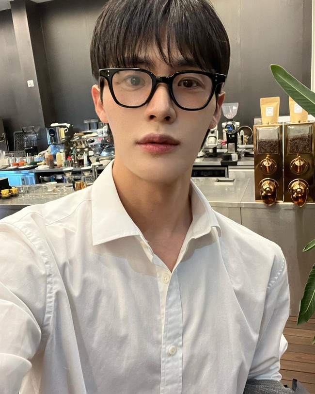 Banyak netizen yang juga menyamakannya dengan idol KPop. Foto: Instagram Yoon Ba Wool