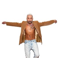 Personel The Backstreet Boys AJ McLean mengaku pernah menjalani FaceTite, prosedur yang menggunakan gelombang frekuensi radio dan liposuction untuk mengencangkan kulit endur dan keriput. “Saya pernah liposuction di leher, dan selama bertahun-tahun saya menumbuhkan jenggot untuk menutupinya. Saya terlihat 10 tahun lebih muda,” kata AJ kepada People. Foto: Instagram/@aj_mclean