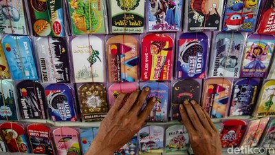 Amplop Lebaran Bergambar Unik Mulai Dijajakan