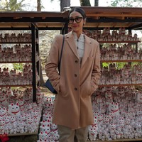 Penampilan Anya selama di Jepang juga selalu terlihat stylish dan memukau. Seperti gayanya yang satu ini tampil dengan busana bernuansa coklat. Foto: dok. Instagram/@anyageraldine