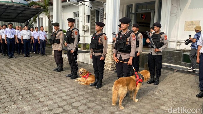 Apel Gelar Pasukan Pengamanan Angkutan Lebaran 2024 di halaman Parkir Kantor PT KAI Daop 2 Bandung.