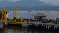 Puncak arus mudik Lebaran 2024 melalui Pelabuhan Gilimanuk, Bali menuju Pelabuhan Ketapang, Jawa Timur diperkirakan terjadi pada Sabtu (6/4) hingga Minggu (7/4). 