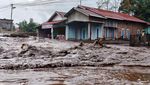 Foto-foto Dahsyatnya Terjangan Banjir Lahar Dingin Gunung Marapi