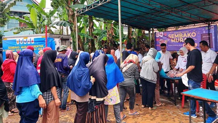 Kamar Dagang dan Industri (KADIN) Jakarta Timur bekerjasama dengan KADIN DKI Jakarta menggelar Bazar Pasar Murah Ramadan 1445 H di Kecamatan Ciracas, Jakarta Timur. Acara ini merupakan bentuk kepedulian terhadap masyarakat Jakarta Timur dalam menyambut Hari Raya Idul Fitri.