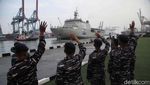 Begini Suasana Mudik Gratis dengan Kapal Perang