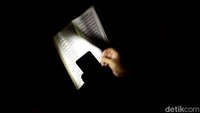 Warga mengisi 10 hari terakhir di bulan Ramadan itu dengan memperbanyak ibadah.  