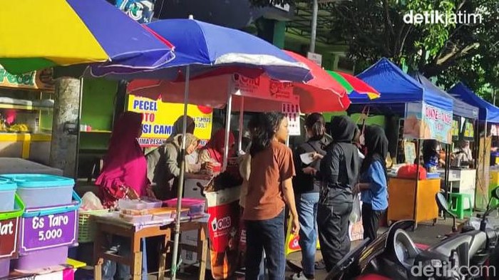 Berburu takjil di Pasar Bareng Malang.