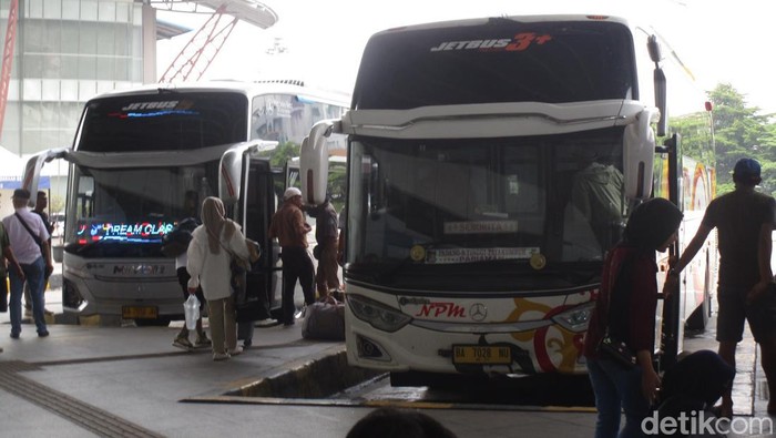 Cerita Para Sopir AKAP Melawan Microsleep dan Highway Hypnosis di Jalur Mudik