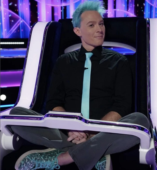 Penyanyi Clay Aiken mengungkap pernah melakukan operasi plastik di bagian rahang. Dia juga menjalani sedot lemak di pipi. Foto: Instagram/@clayaiken