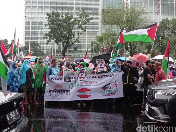 Aksi Solidaritas untuk Palestina di Depan Kedubes Amerika Serikat