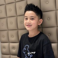 Perdebatan pun tak terhindarkan, dengan netizen berspekulasi tentang kemiripan Rafathar dengan beberapa bintang Korea. Sebagian menyebutnya mirip dengan Siwon, Jaehyun, dan Kim Bum. Foto: Dok. Instagram @raffinagita1717