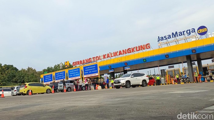 Gerbang tol Kalikangkung, Semarang, Jumat (5/4/2024)