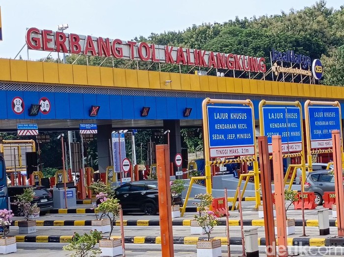 Gerbang tol Kalikangkung, Semarang, Jumat (5/4/2024)
