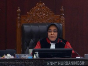 Hakim Tanya 4 Menteri di MK: Benar Nggak Ada Automatic Adjustment Bansos?
