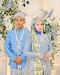 Dua sejoli meminta para suhu edit di Facebook untuk mengedit foto mereka menjadi foto pengantin. Sebab, keduanya hanya menikah di KUA. Ini hasilnya.