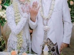 Hanya Nikah di KUA, Suhu Edit di FB Turun Tangan Bikin Foto Wedding
