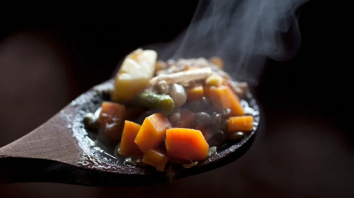 Ini Alasan Meniup Makanan Hukumnya Makruh dalam Islam