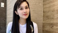 Sandra Dewi punya puluhan juta followers di Instagram. Sesekali ia membagikan potret kulinernya, seperti ketika hendak menyantap zuppa soup di rumah sakit ketika dirawat. Foto: Instagram sandradewi88