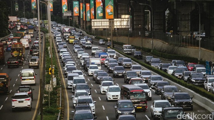 Jelang Cuti Bersama, Lalin Lebak Bulus Macet Sore Ini Jelang Cuti Bersama, Lalin Lebak Bulus Macet Sore Ini