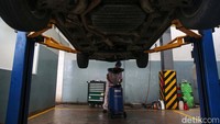 Pelanggan yang melakukan servis mobil naik hingga 50 % sejak 2 minggu terakhir.