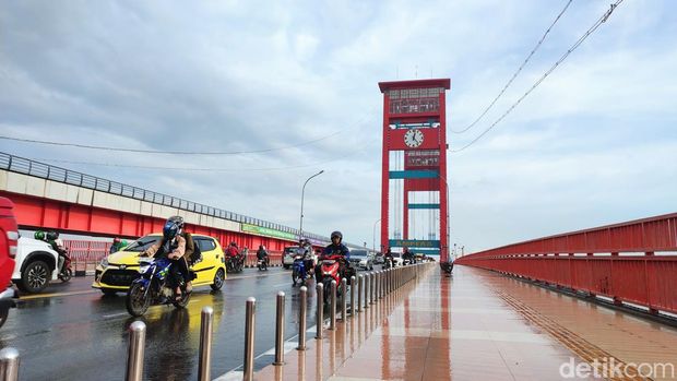 Polrestabes Palembang telah menyiapkan rekayasa lalu lintas di sepanjang Jembatan Ampera, untuk momen salat Idul Fitri (Id). Personel untuk pengamanan juga sudah disiapkan.