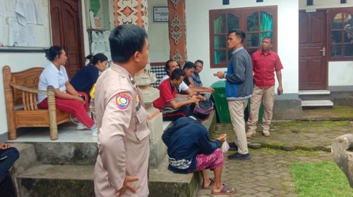Kantor Desa Tribuana, Kecamatan Abang, Kabupaten Karangasem, Bali, setelah kemalingan, Jumat (5/4/2024). Enam laptop, dua HP, dan sejumlah meja raib digondol maling.