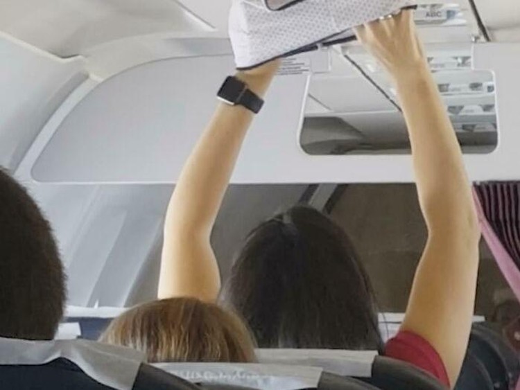 Kelakuan penumpang pesawat ini bikin ngelus dada. Jangan sampai kamu berperilaku seperti ini saat mudik nanti ya, detikers.