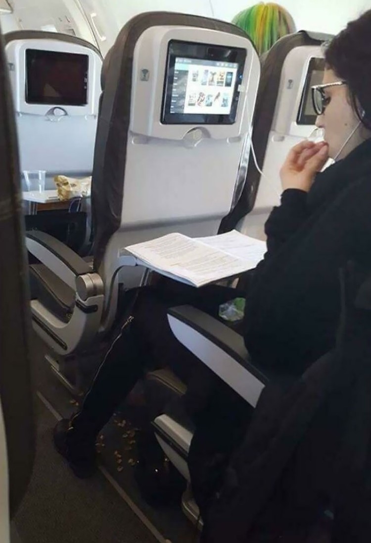 Kelakuan penumpang pesawat ini bikin ngelus dada. Jangan sampai kamu berperilaku seperti ini saat mudik nanti ya, detikers.