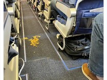 Tak Terima Dilarang Main HP, Penumpang Pukul Pramugari Berkali-kali