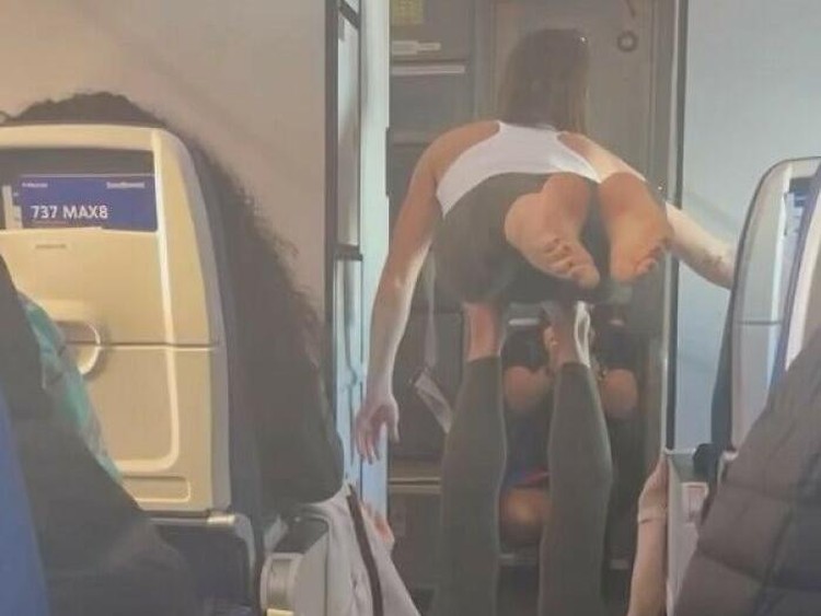 Kelakuan penumpang pesawat ini bikin ngelus dada. Jangan sampai kamu berperilaku seperti ini saat mudik nanti ya, detikers.