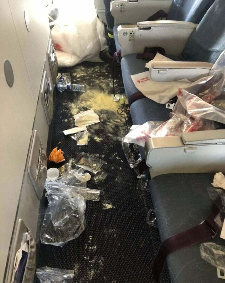 Kelakuan penumpang pesawat ini bikin ngelus dada. Jangan sampai kamu berperilaku seperti ini saat mudik nanti ya, detikers.